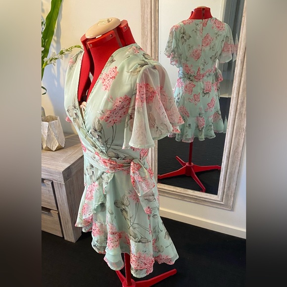 Size 12 - SAINTS + SECRETS Minty floral floaty mini dress - Picture 11 of 15